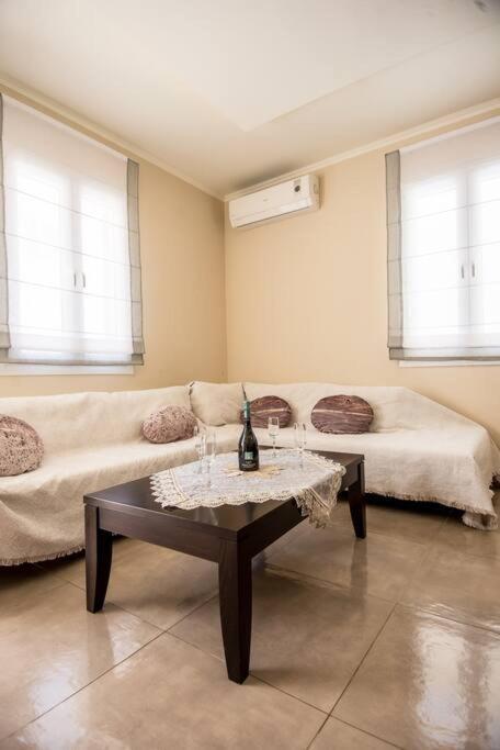 Joana Apartment 阿尔戈斯托利翁 外观 照片